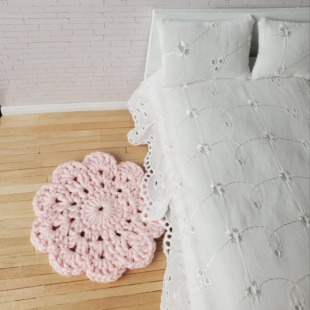 Miniature Dollhouse 1:12 Scale Crochet Flower Rug Pink Maileg